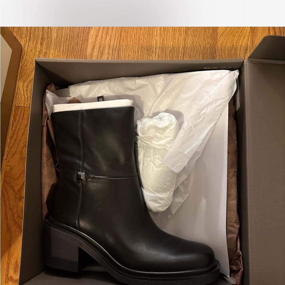 NWT Kyra Block Heel Bootie